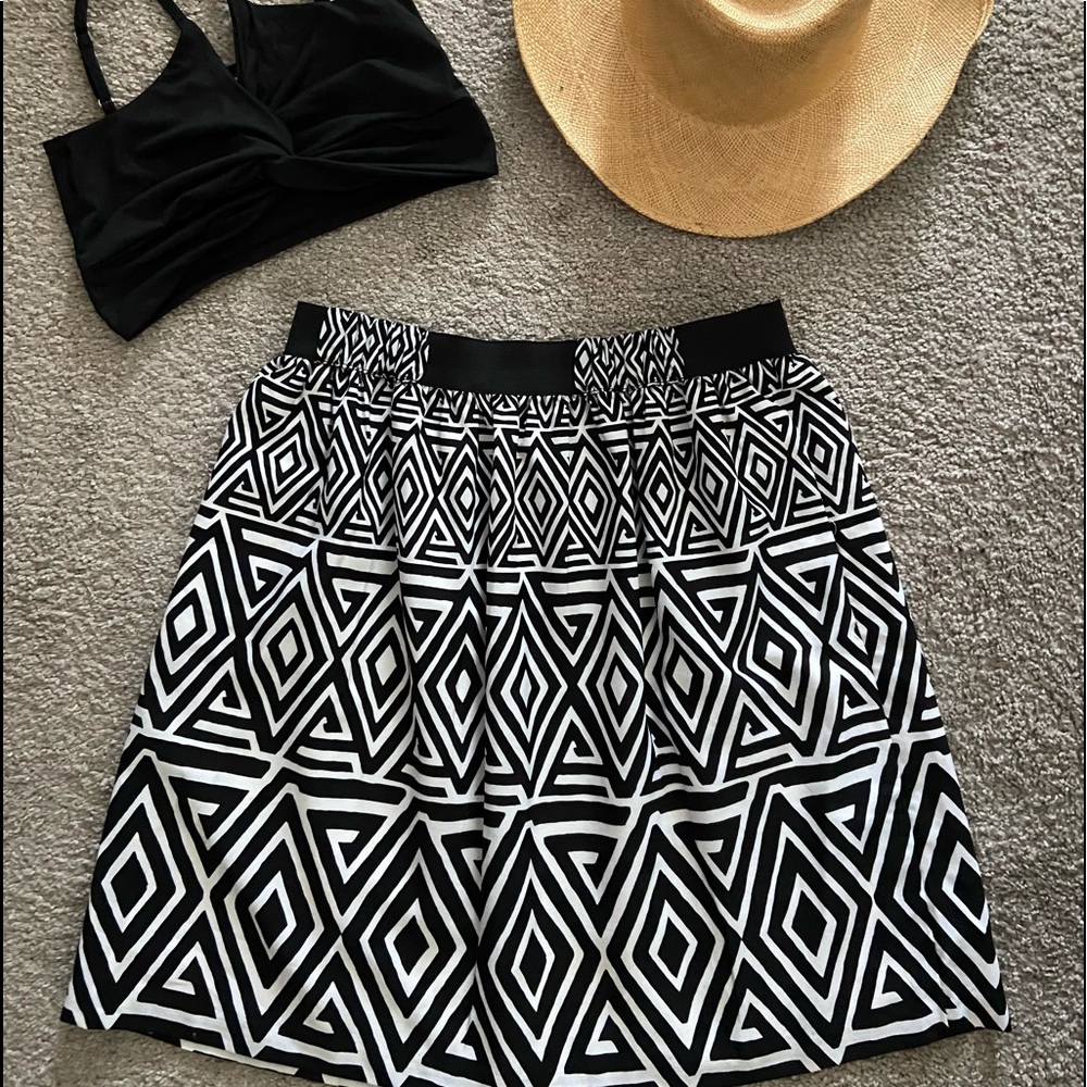 White and black printed summer skirt